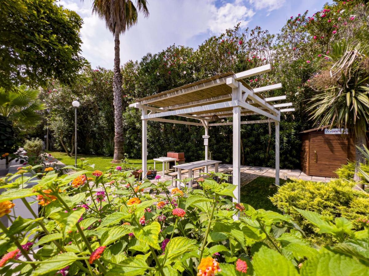 Residence Borgo Latino- Localo Torre dell'Orso Εξωτερικό φωτογραφία